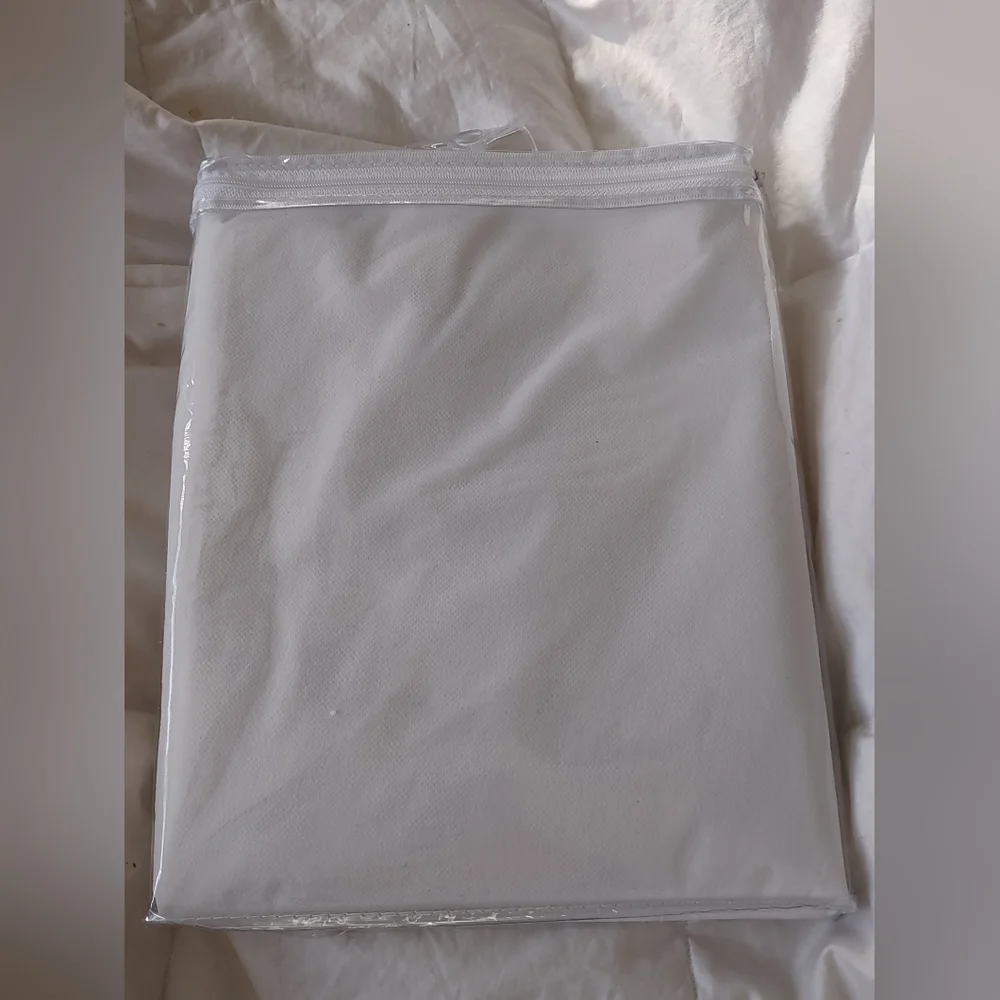 NWT 2 Waterproof Pillow covers